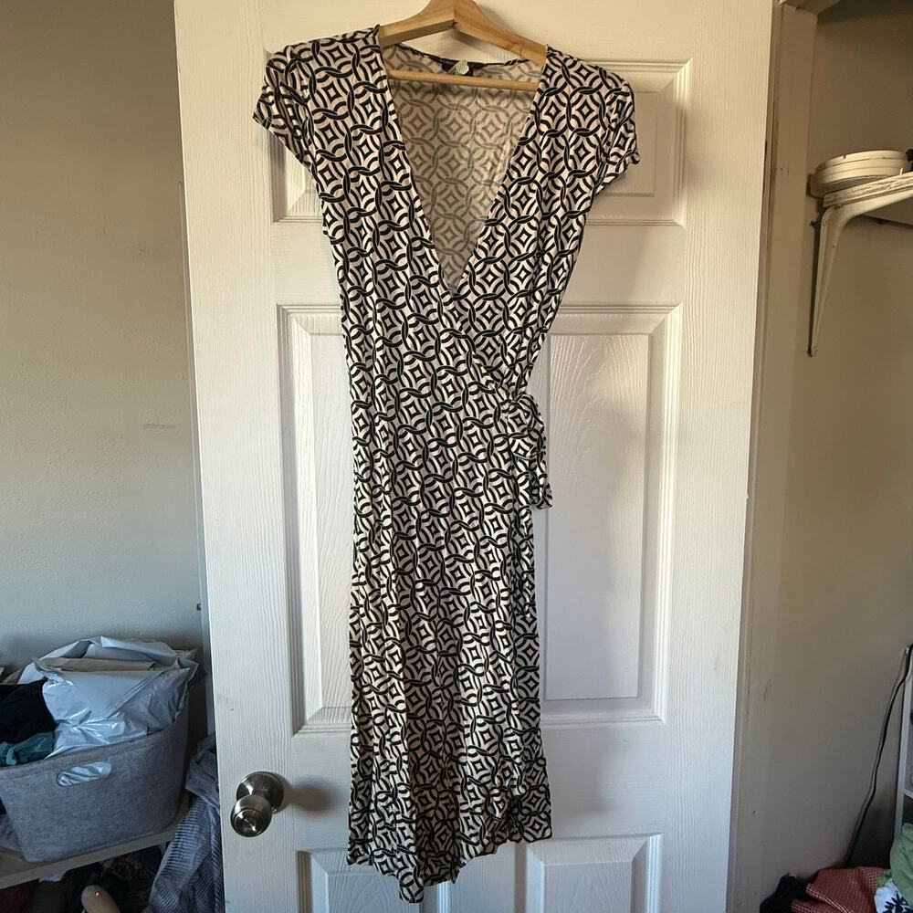BCBGMAXAZRIA Black & White Geometric Wrap Dress Small